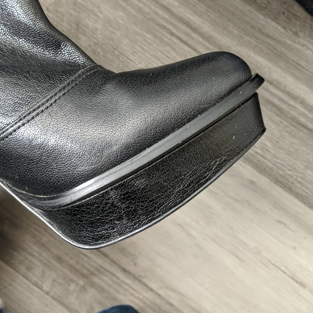 Reposh, cute pair of Calvin Klein boots - Picture 5 of 8